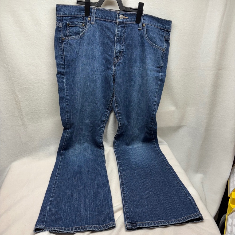 Levi's 515 Nouveau‎ Boot Cut Stretch Jeans Women's Size 14/32 Medium Wash Denim